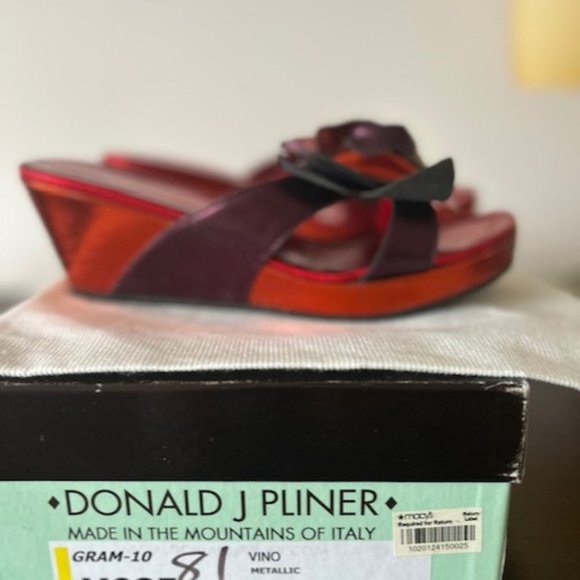 DONALD J PLINER  VINO METALLIC , GRAM-10 PLATFORM WEDGES, 8.5 M/ US - Picture 12 of 14